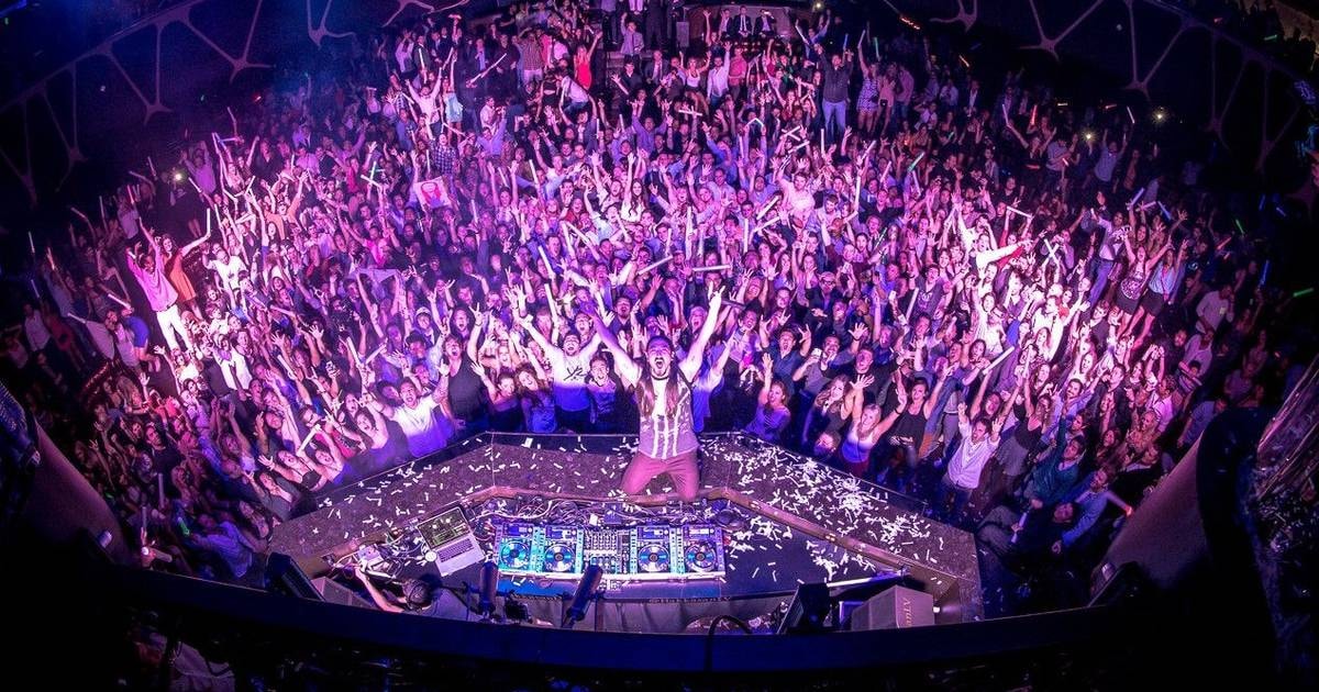 Elegant Las Vegas corporate party venue setup with ambient lighting